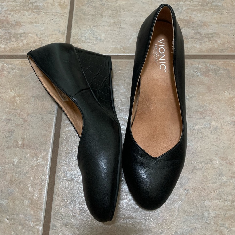 Vionic wedge heel with orthaheel technology